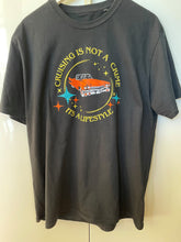Load image into Gallery viewer, Cruising t-shirt med Cadillac